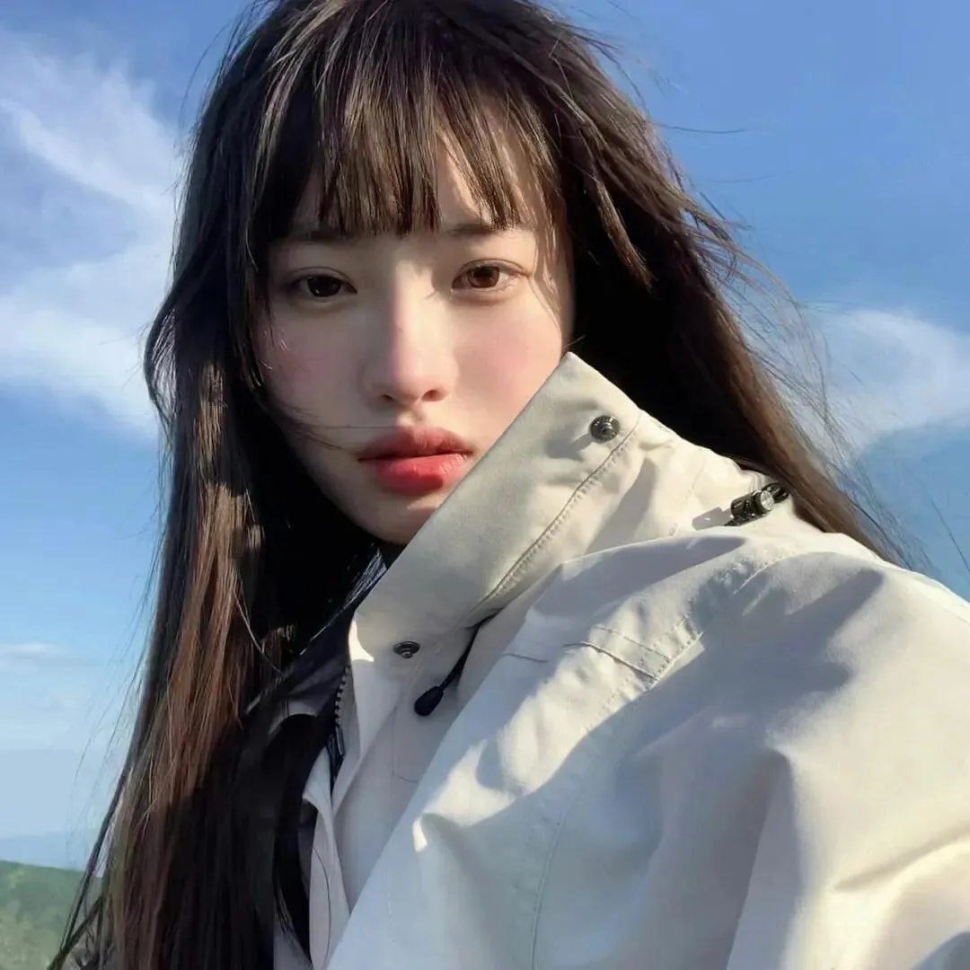 校服的裙摆
